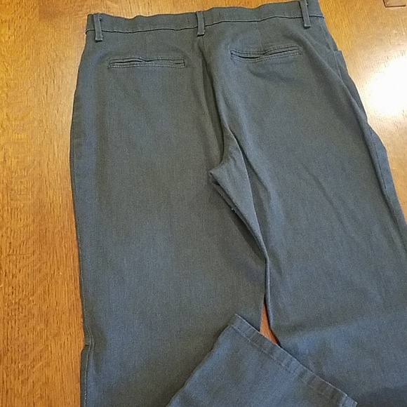 Like new Lee Relexad fit pants. - Picture 2 of 6